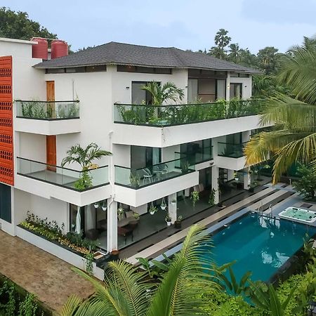 Villa Sereno By Stayvista - An Elegant And Entertaining Retreat Featuring A Swimming Pool, Outdoor Jacuzzi, Modern Interiors, And A Snooker Table Алибаг Екстериор снимка