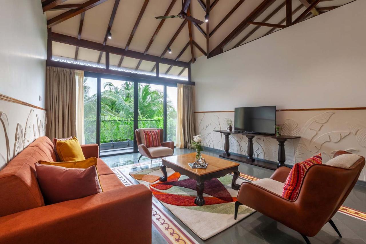 Villa Sereno By Stayvista - An Elegant And Entertaining Retreat Featuring A Swimming Pool, Outdoor Jacuzzi, Modern Interiors, And A Snooker Table Алибаг Екстериор снимка
