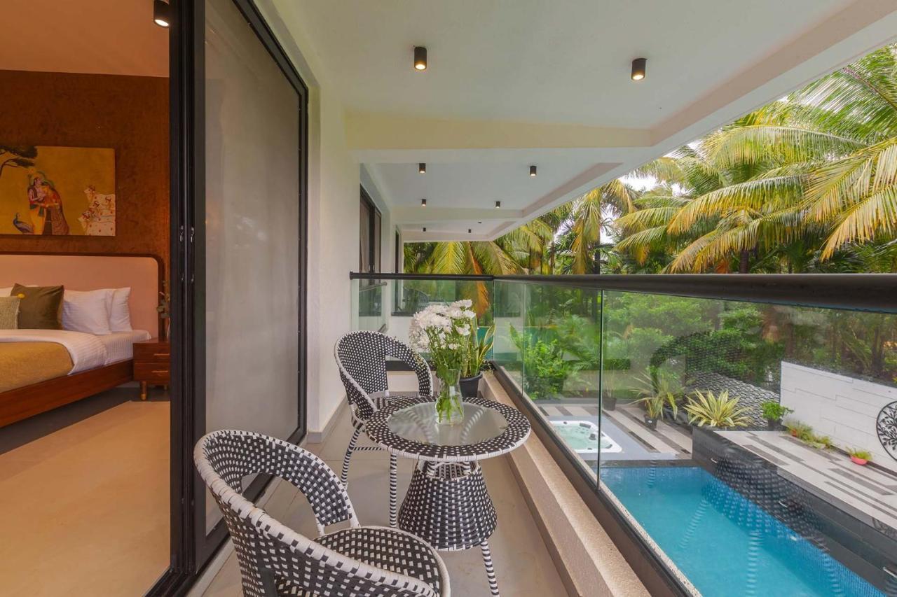 Villa Sereno By Stayvista - An Elegant And Entertaining Retreat Featuring A Swimming Pool, Outdoor Jacuzzi, Modern Interiors, And A Snooker Table Алибаг Екстериор снимка