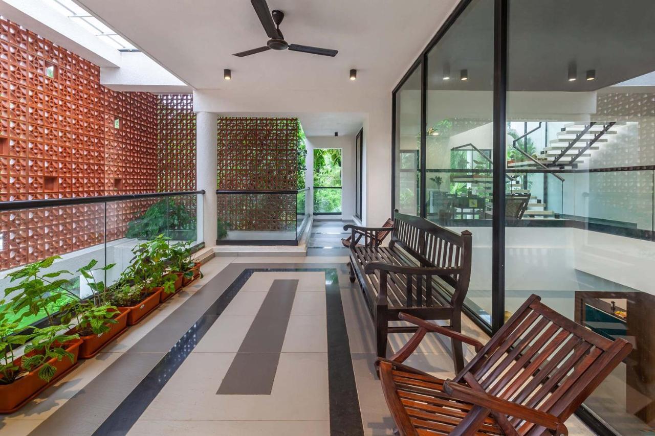 Villa Sereno By Stayvista - An Elegant And Entertaining Retreat Featuring A Swimming Pool, Outdoor Jacuzzi, Modern Interiors, And A Snooker Table Алибаг Екстериор снимка