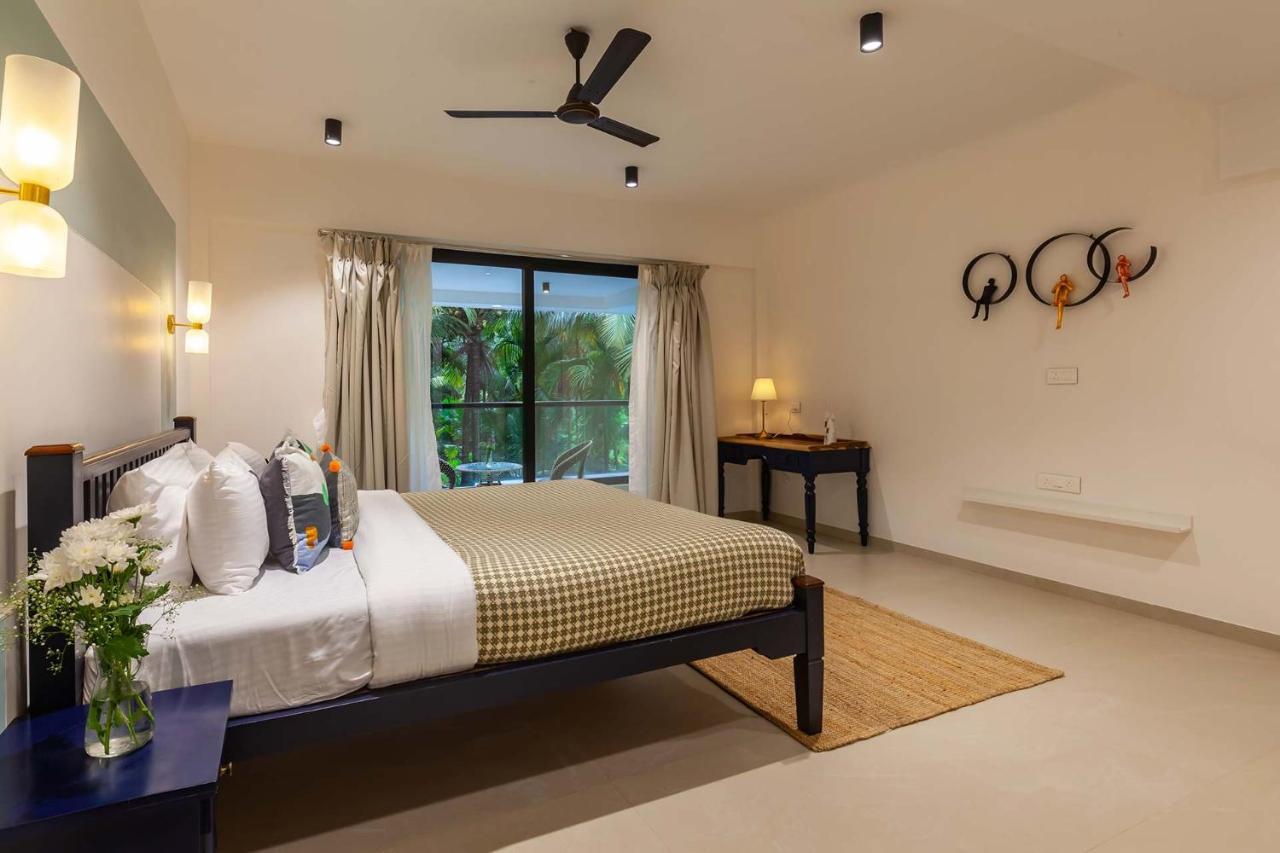 Villa Sereno By Stayvista - An Elegant And Entertaining Retreat Featuring A Swimming Pool, Outdoor Jacuzzi, Modern Interiors, And A Snooker Table Алибаг Екстериор снимка