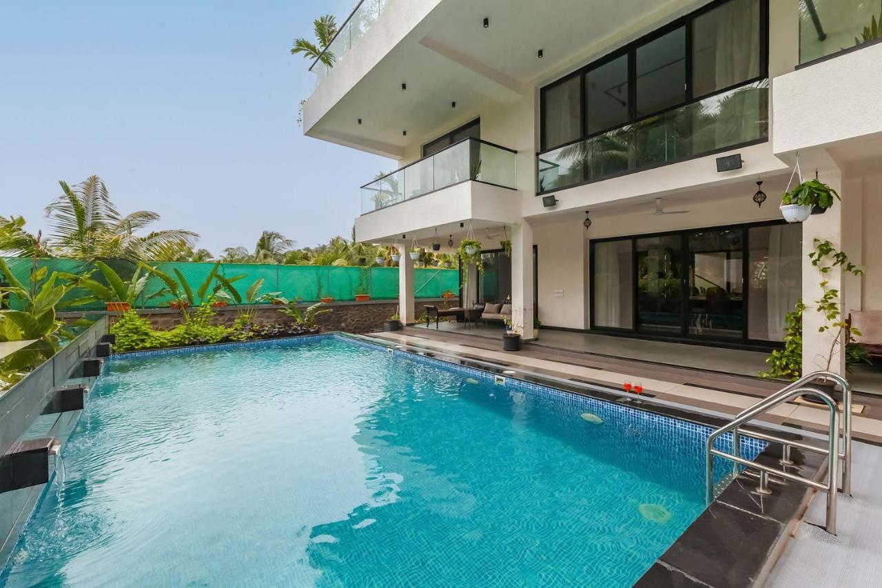 Villa Sereno By Stayvista - An Elegant And Entertaining Retreat Featuring A Swimming Pool, Outdoor Jacuzzi, Modern Interiors, And A Snooker Table Алибаг Екстериор снимка