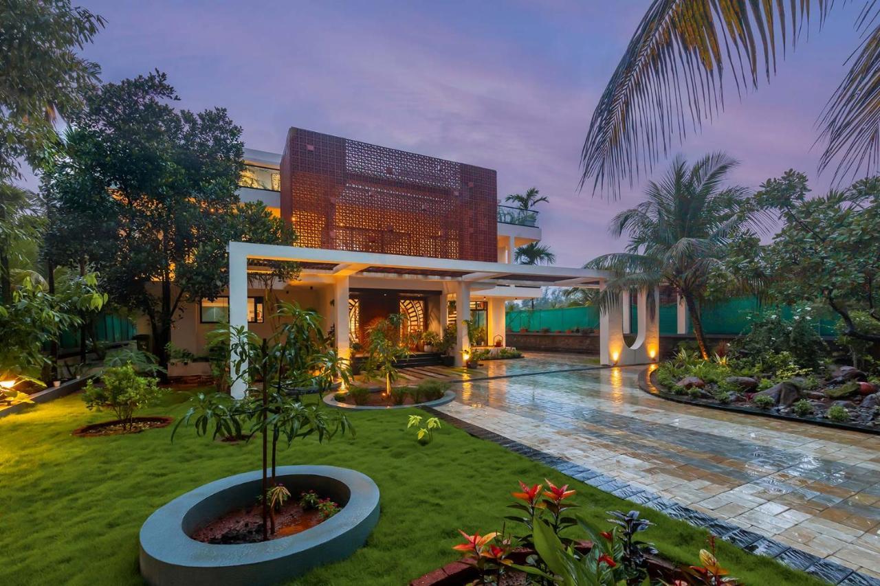Villa Sereno By Stayvista - An Elegant And Entertaining Retreat Featuring A Swimming Pool, Outdoor Jacuzzi, Modern Interiors, And A Snooker Table Алибаг Екстериор снимка
