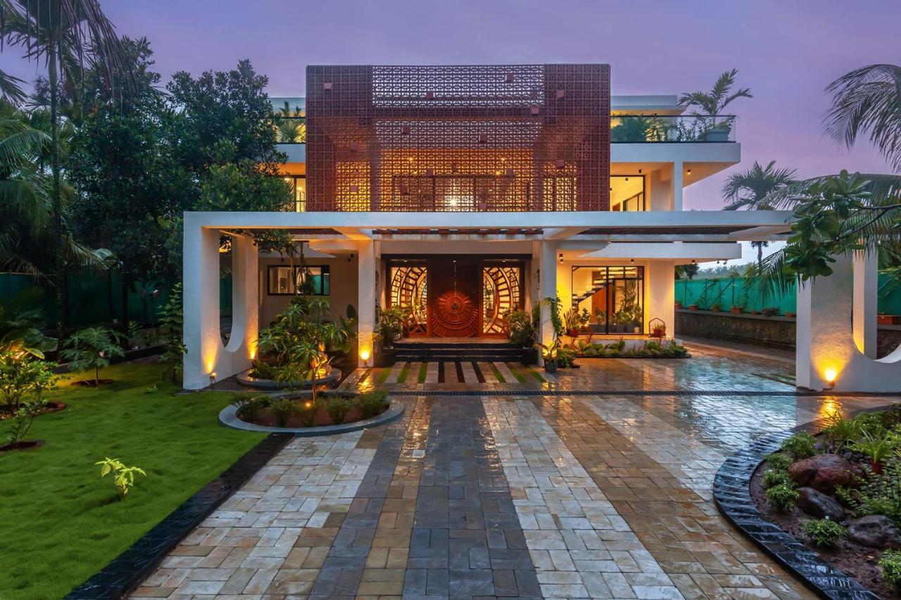 Villa Sereno By Stayvista - An Elegant And Entertaining Retreat Featuring A Swimming Pool, Outdoor Jacuzzi, Modern Interiors, And A Snooker Table Алибаг Екстериор снимка